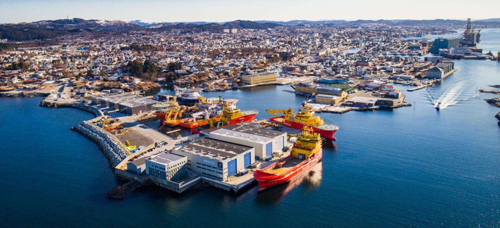 Areal photo of Karmsund havn.