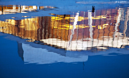 Image of the Opera in Oslo reflecting in the water