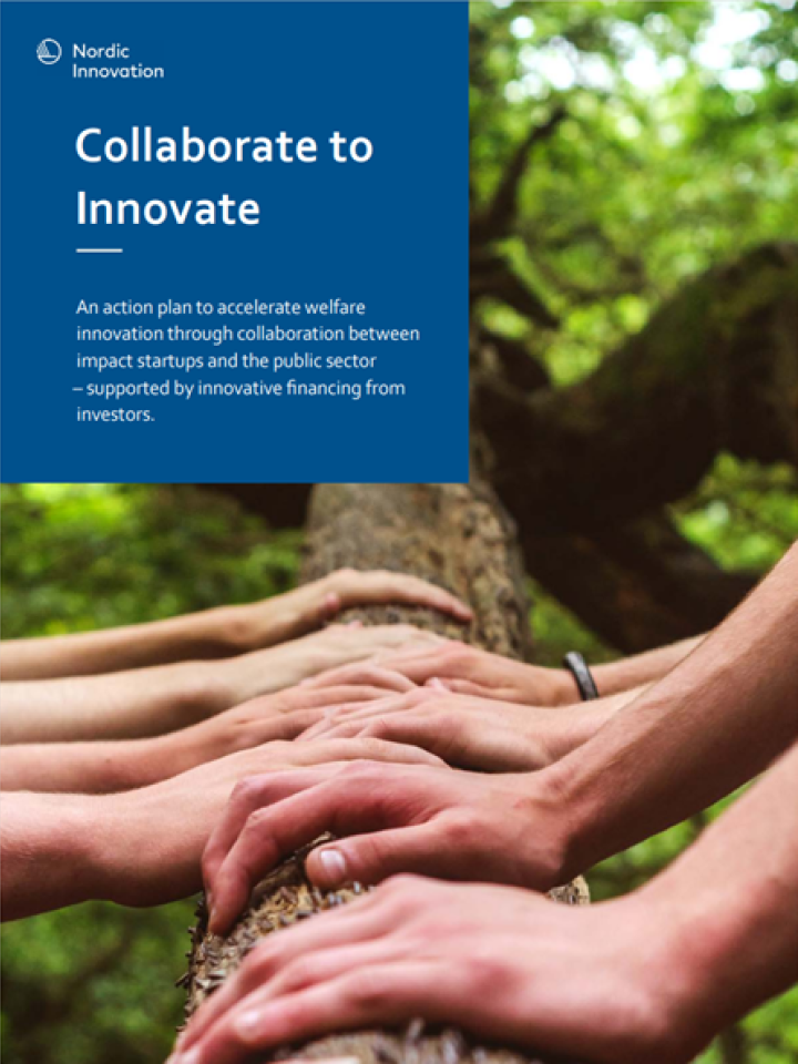 Holder hænder på træstamme